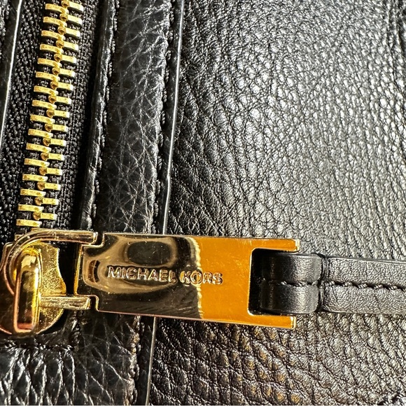 Michael Kors Julia Medium Leather Messenger‎ Bag Black Gold Like New Old Money - Picture 4 of 11